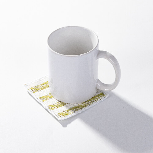 Płócienna podkładka pod kubek 10 x 10 cm kremowa w jasnozielone paski do sublimacji