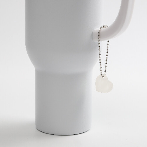 Akrylowa zawieszka na kubek do sublimacji - serce na łańcuszku kulkowym