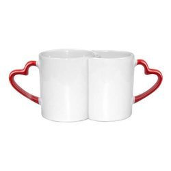 Dwa kubki z czerwonym uszkiem w kształcie serca